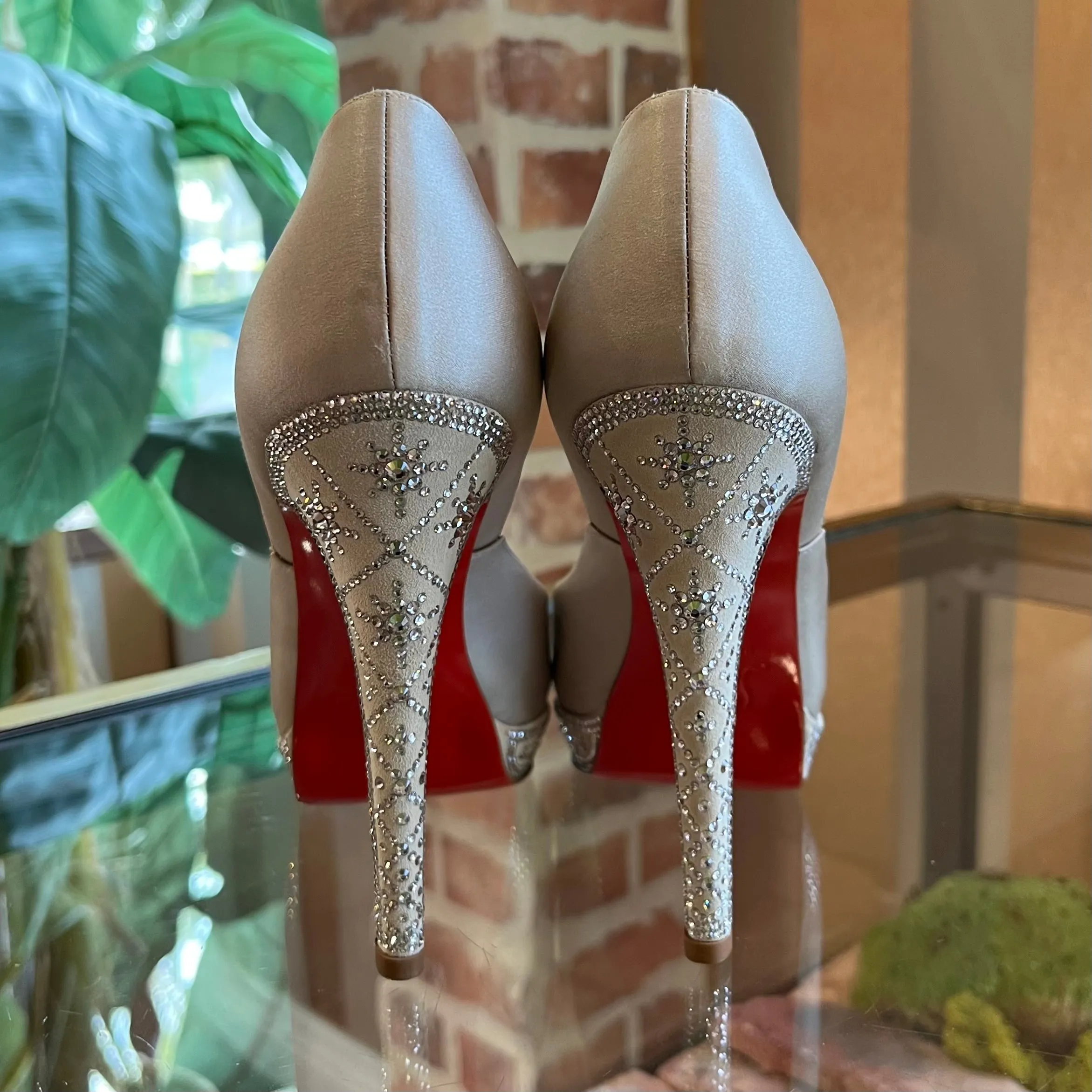 CHRISTIAN LOUBOUTIN Eugenie Beige Satin Strass Pumps SZ 37(7US)