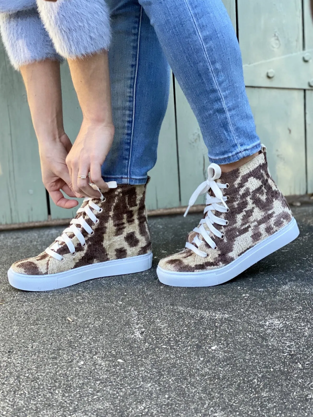 Silk Velvet Rustic Oak High Tops