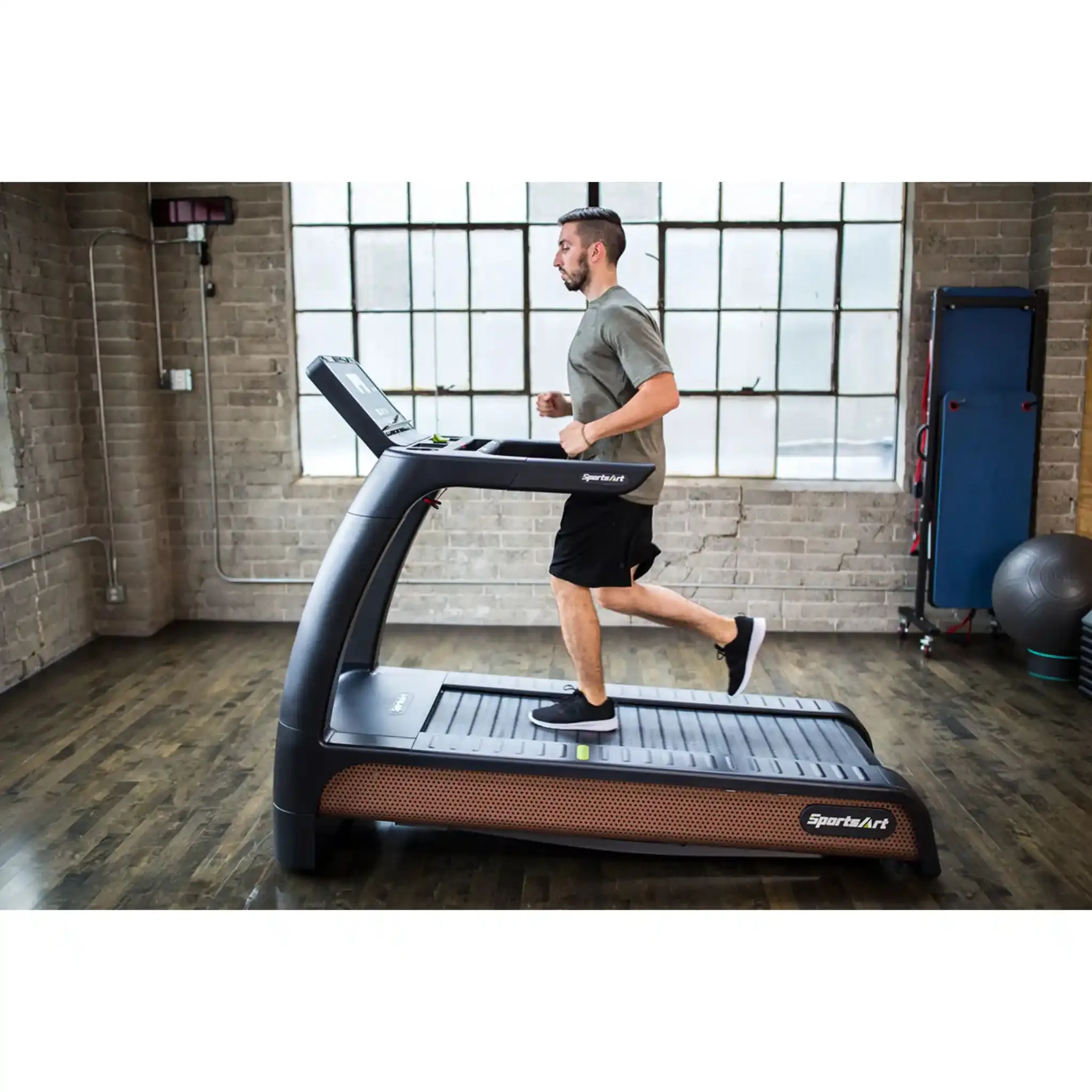 SportsArt N685 Verde Status Eco-Natural Treadmill