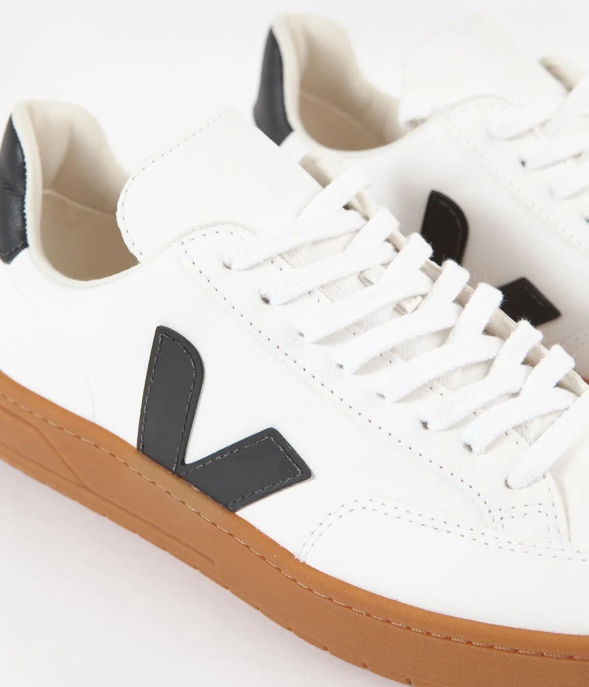 Veja V-12 Chromefree Shoes - Extra White / Black / Gum Sole